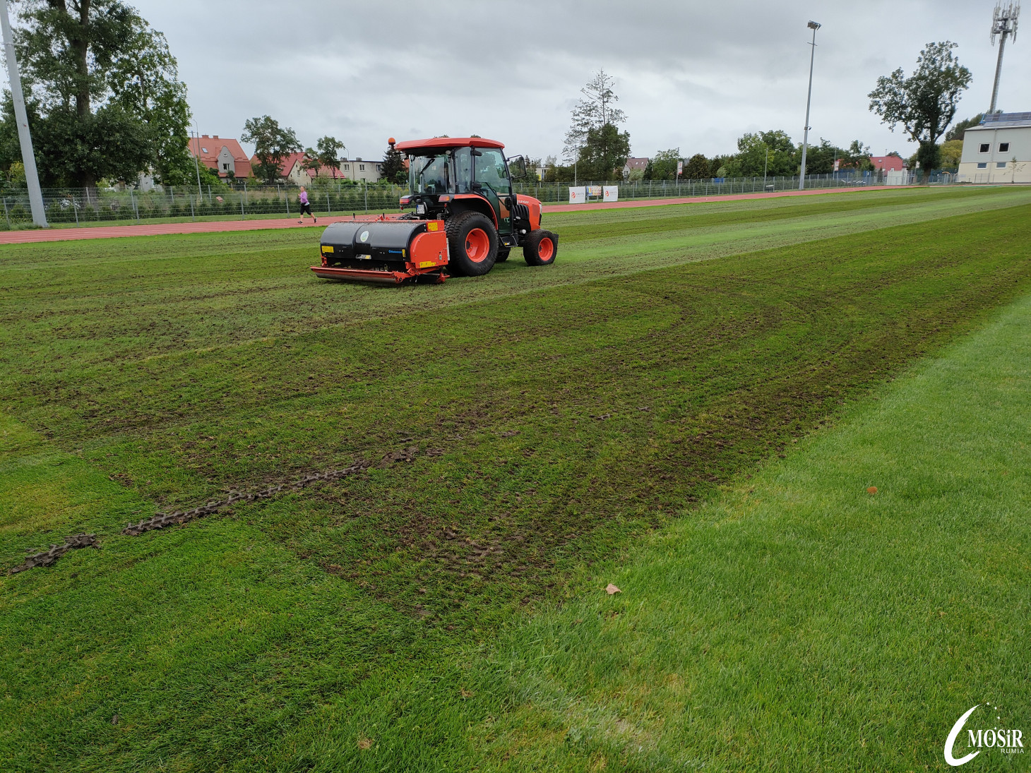 Aeracja murawy na Stadionie Miejskim